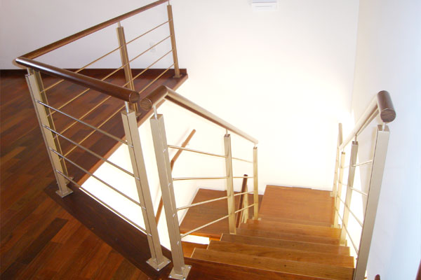 Escada modelo E03B
