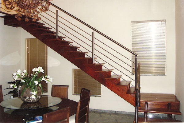 Escada modelo E12B
