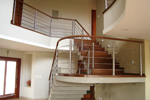 Escada modelo E31A