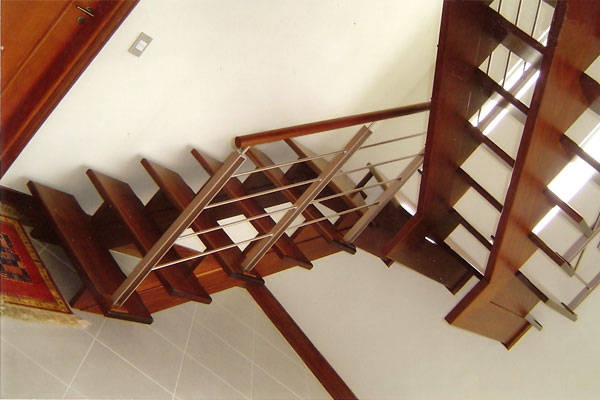 Escada modelo E34B