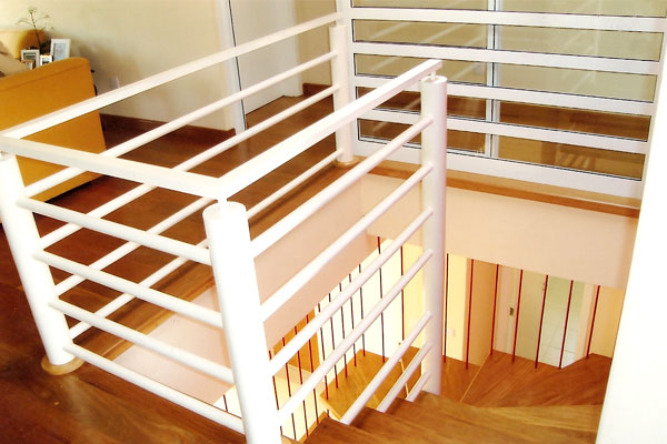 Escada modelo E36B