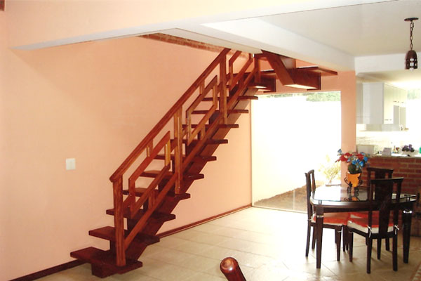 Escada modelo E37B