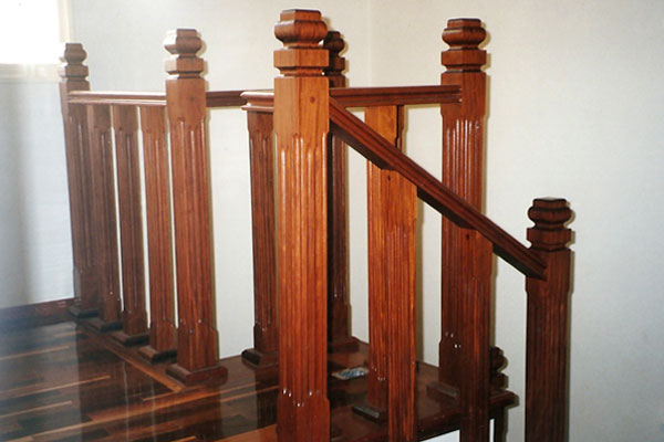 Escada modelo E39B