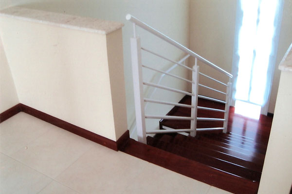 Escada modelo E42B