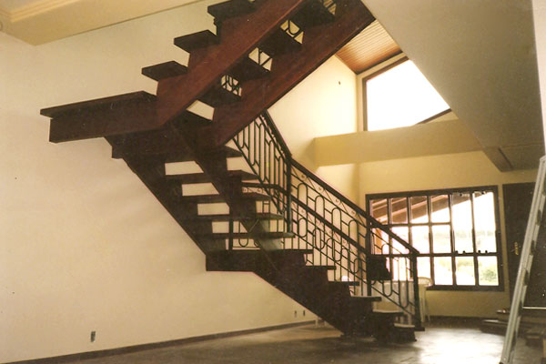 Escada modelo E45A