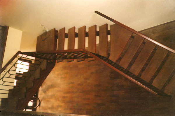 Escada modelo E45B