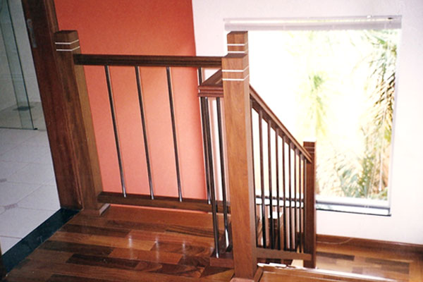 Escada modelo E46A