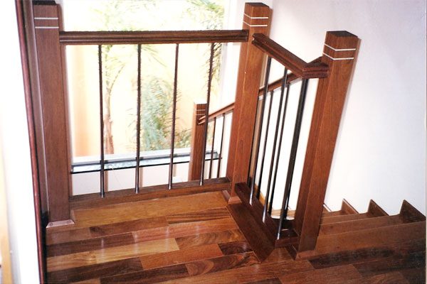 Escada modelo E46B