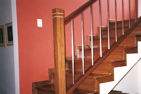 Escada modelo E46C