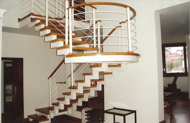Escada modelo E09