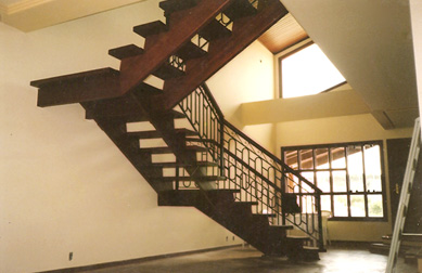 Escada modelo E45