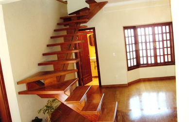 Escada modelo E48