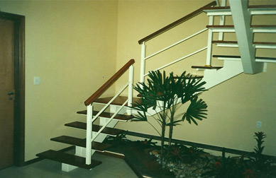 Escada modelo E65